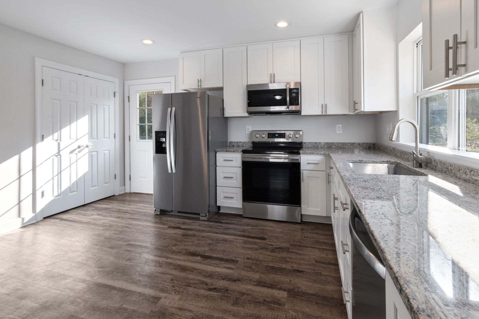 Bright and spacious modern kitchen featuring stainless steel appliances and granite countertops.
